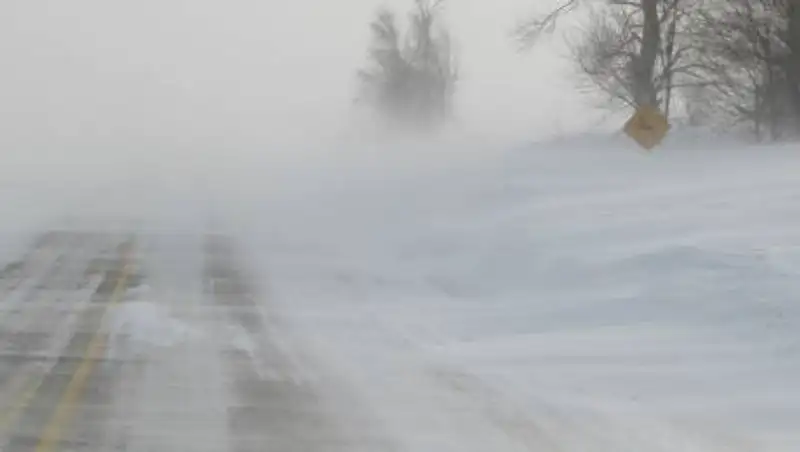 Сильный ветер, туман и гололед ожидается в Казахстане