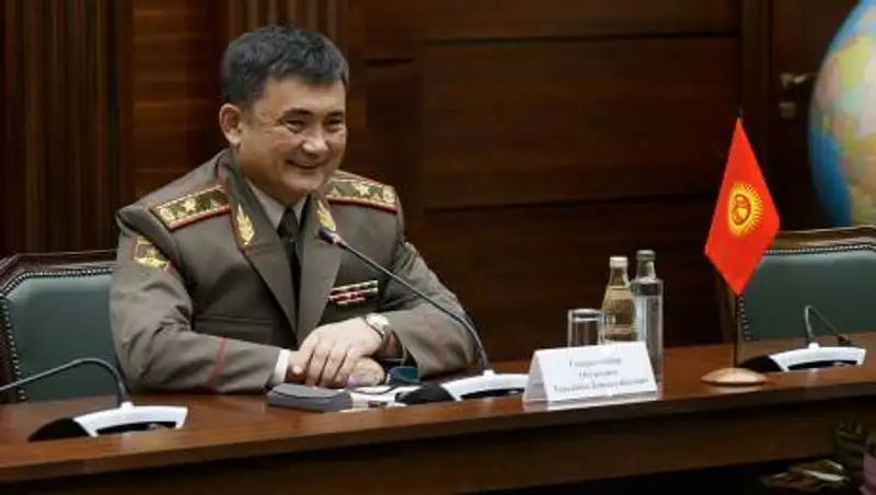 В Кыргызстане отправили в отставку министра обороны