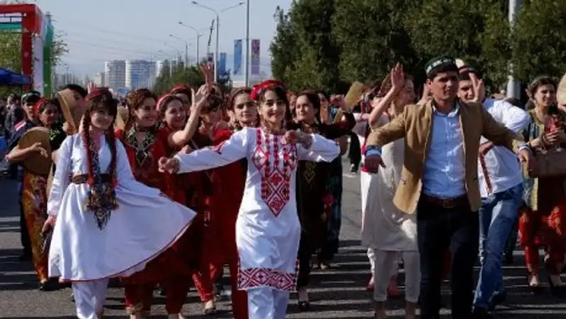 В Таджикистане библиотекаря оштрафовали на $1,5 тыс за лишних гостей на свадьбе сына