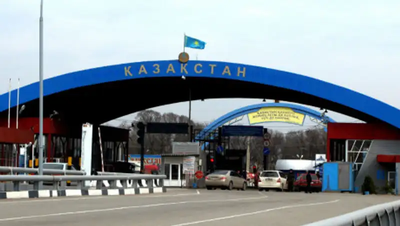 Справку о ПЦР-тесте отменили при пересечении границы Казахстана