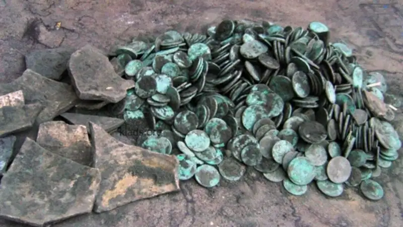 25-килограммовый клад медных монет найден в Южном Казахстане