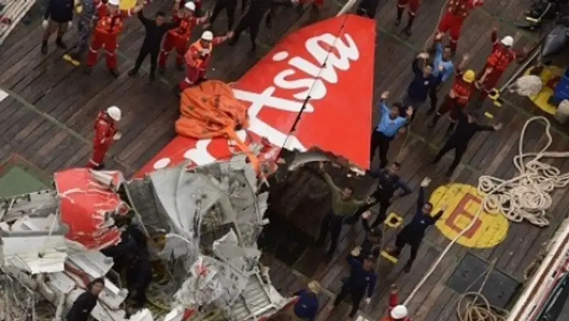 Спасатели нашли первый черный ящик с лайнера AirAsia