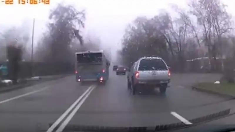 В Алматы уволен водитель пассажирского автобуса, шокировавший своей манерой езды