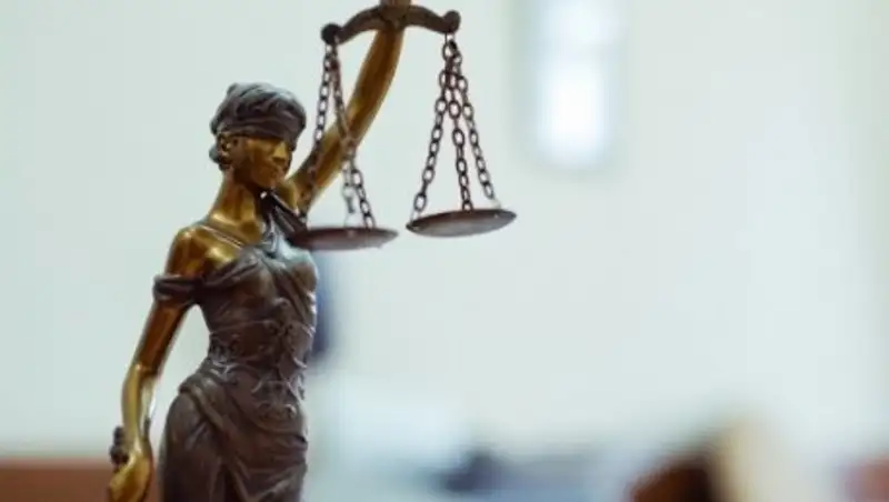 За покровительство наркодельцу судят полицейских в Караганде