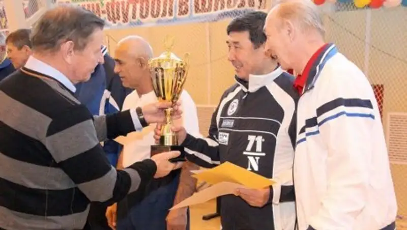 Казахстанские ветераны выиграли турнир памяти Анатолия Таранца на Камчатке