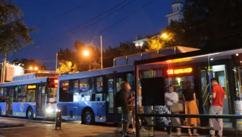 В Алматы из-за матча Казахстан-Дания продлена работа общественного транспорта