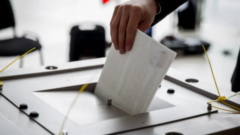 Пять кандидатов в президенты Украины официально снялись с выборов