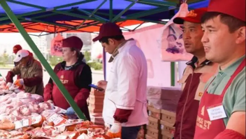 Жителей Астаны призывают не покупать мясо в неустановленных местах