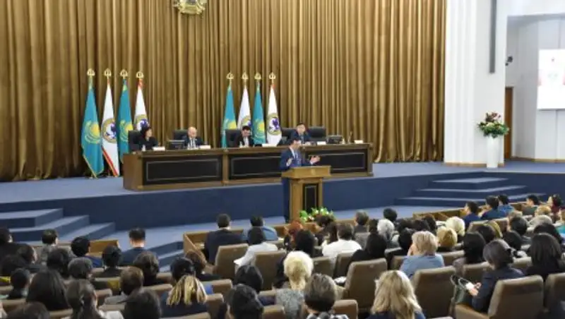 Директорам школ Алматы напомнили о запрете сбора денег