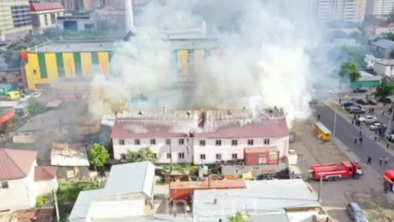 Пожар произошел в столичном общежитии, названа предварительная причина