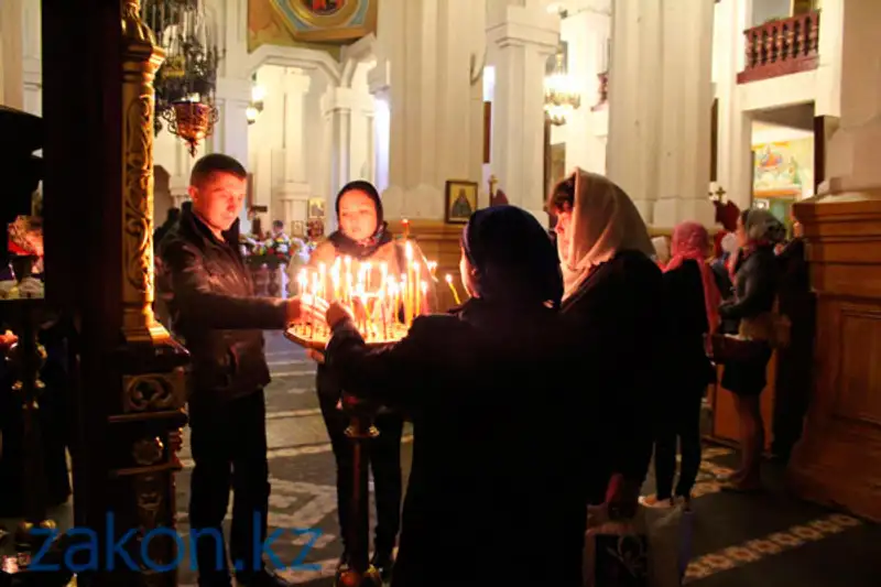 Православные казахстанцы празднуют Пасху, фото - Новости Zakon.kz от 05.05.2013 15:30