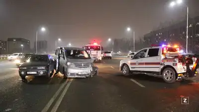 Авария на Райымбека Саина, фото - Новости Zakon.kz от 28.12.2021 23:02