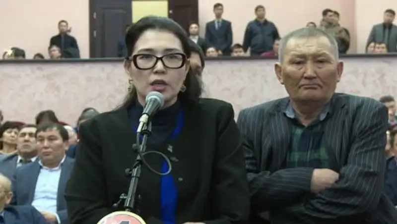 В Актобе женщина-инвалид пристыдила здоровых людей