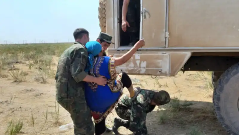 Парень, что подставил спину. Стало известно, кто на фото, восхитившем Казнет