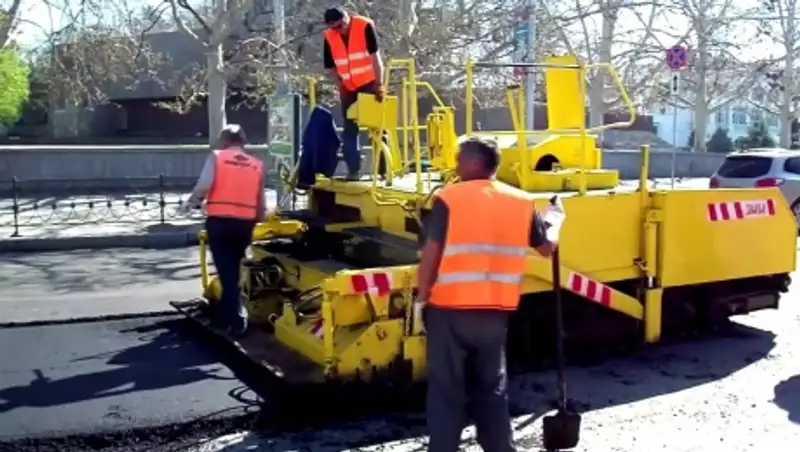 Акимат: В Алматы на 178 из 378 участках дорог не восстановлено асфальтобетонное покрытие