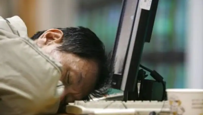 Китайских чиновников наказали за сон на совещании по борьбе с ленью