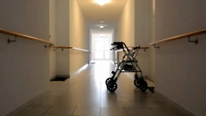 Массовое заражение COVID-19 выявили в доме престарелых Карагандинской области