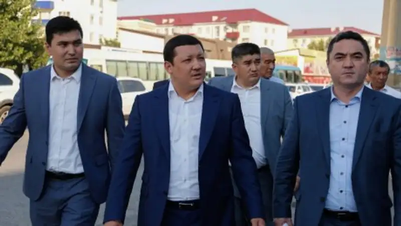 Аким Атырау пригрозил отобрать служебные машины у коммунальщиков