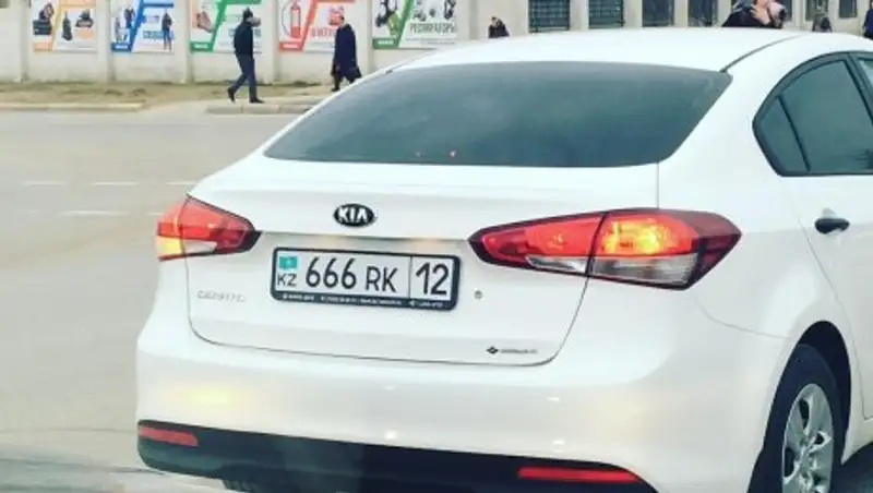 Акимат Мангистауской области оправдался за "блатной" номер