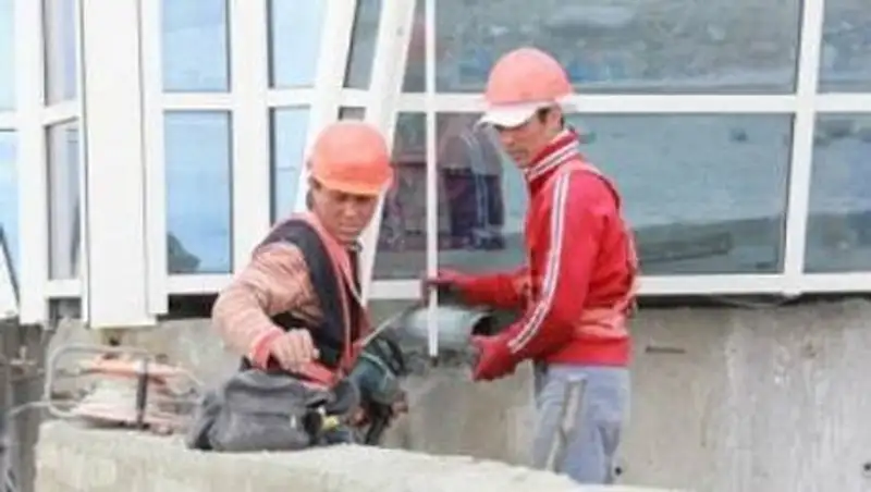 Трудовые мигранты будут официально работать в Казахстане