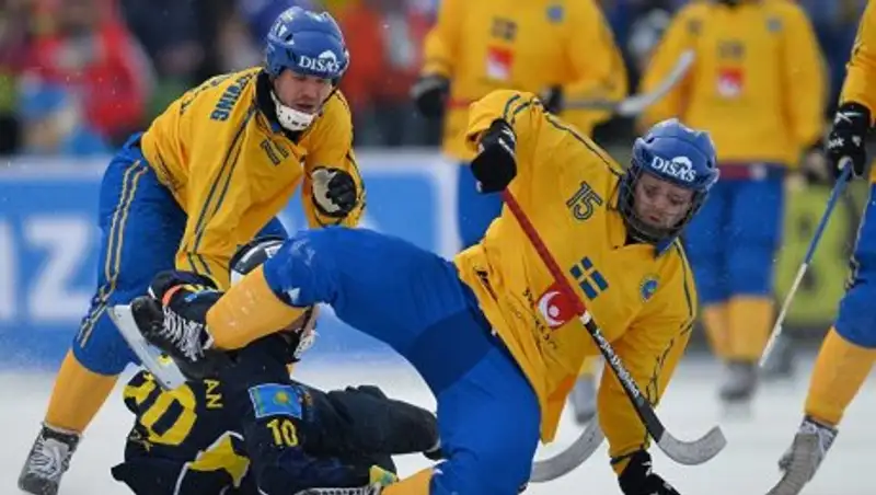 Казахстан проиграл Швеции на ЧМ по бенди