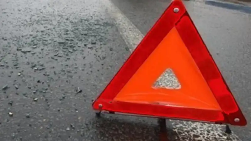 В Карагандинской области в результате столкновения с автобусом погиб водитель легковушки