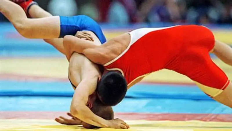 В Астане продолжается Кубок Казахстана по борьбе в формате «стенка на стенку»