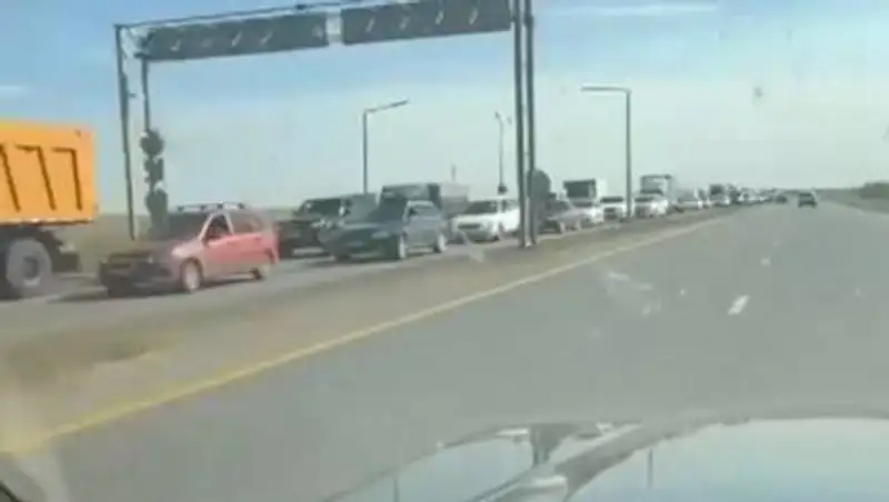 План "Перехват" спровоцировал длинную пробку на выезде из Нур-Султана