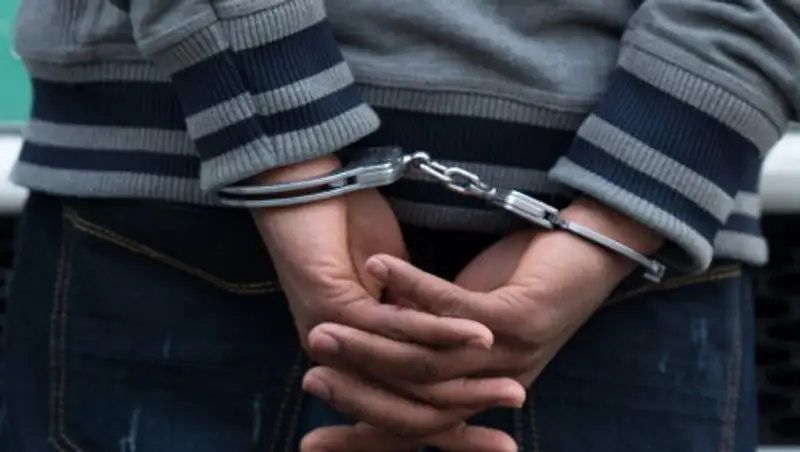 Вор вынес ящики для сбора пожертвований из двух магазинов в Атырау