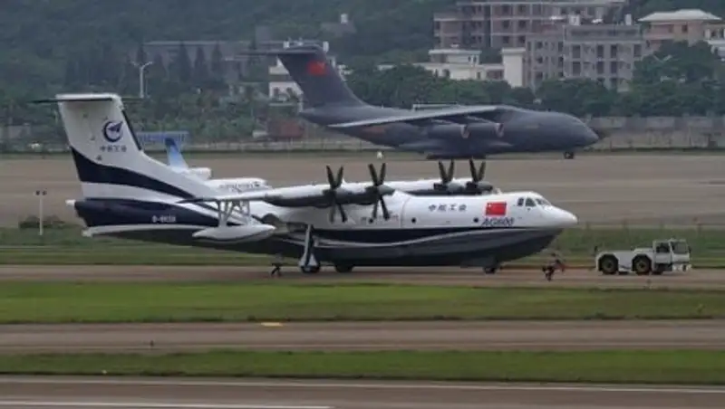 Китай испытал гигантский самолет-амфибию