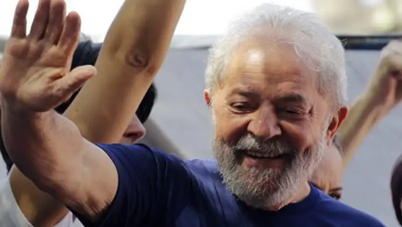 Сидящий в тюрьме экс-президент Бразилии может снова возглавить страну