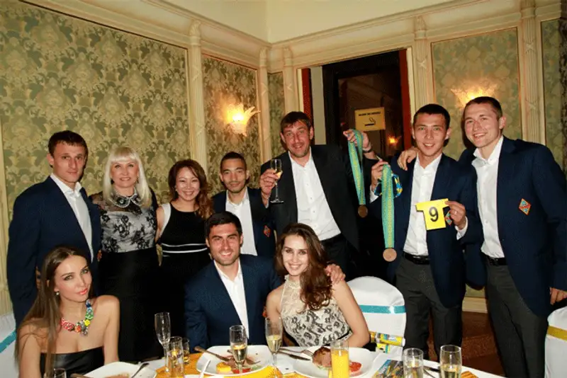 ФК «Кайрат» наградили медалями ФК «Кайрат» наградили медалями, фото - Новости Zakon.kz от 06.11.2013 03:40