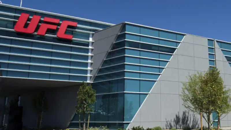 UFC отменил два боя на турнире Vegas 9 из-за коронавируса у бойцов