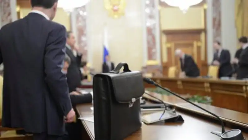 За грубость госслужащим могут запретить продвижение по карьерной лестнице 