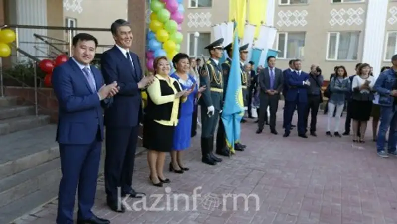 Асет Исекешев открыл новую столичную школу на месте аварийной