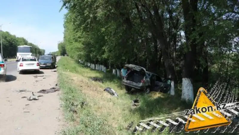 Четверо детей пострадали в ДТП на трассе близ Алматы