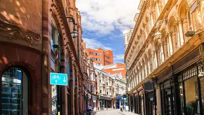 В Англии мужчину подожгли возле мечети, фото - Новости Zakon.kz от 22.03.2023 18:06