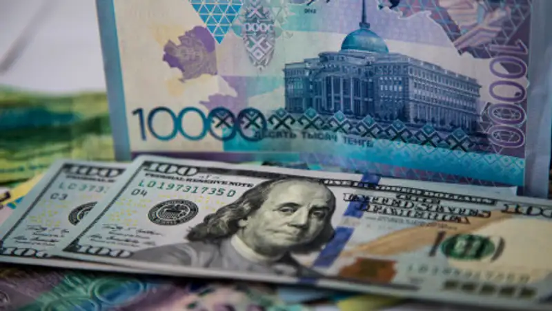 После праздников курс доллара снизился более чем на 2 тенге