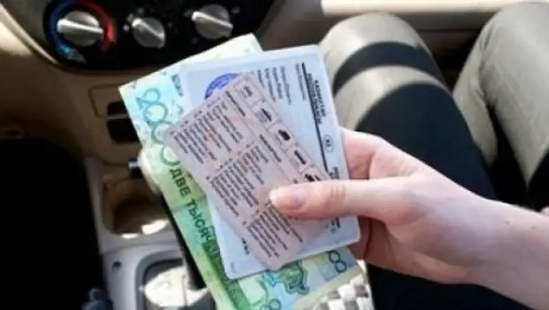 "Мы же казахи": За попытку договориться "по-братски" с полицейским осудили водителя в Мангистау