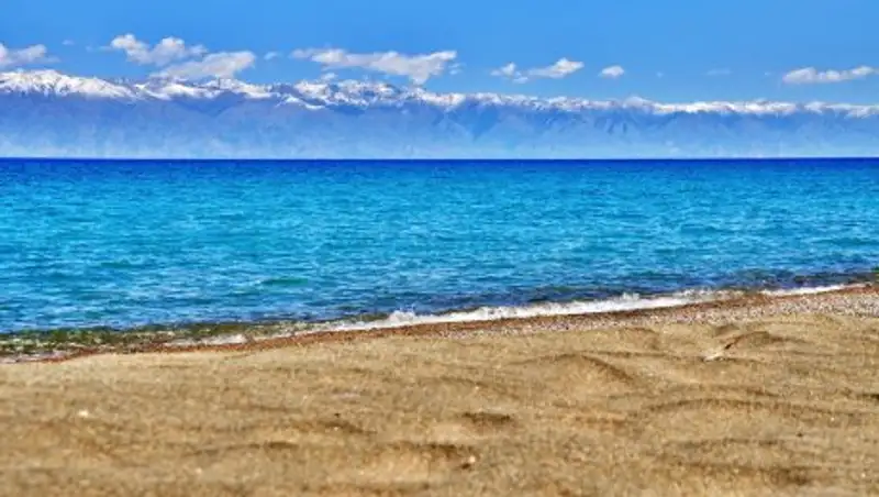 Свидетелями секса молодой пары стали отдыхающие на берегу Иссык-Куля