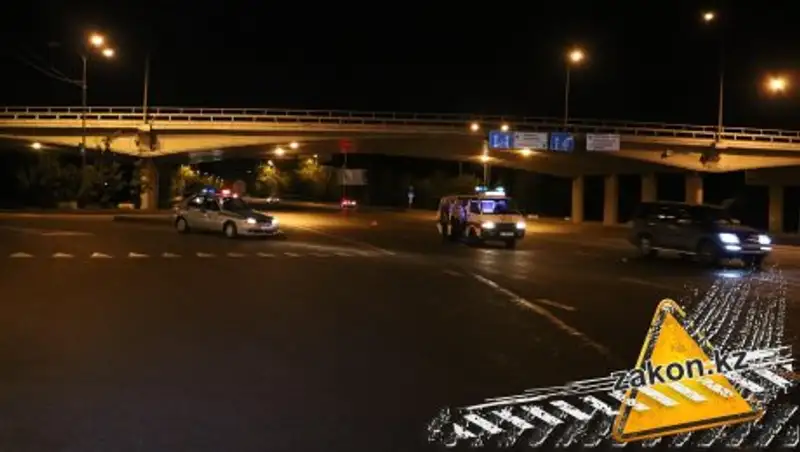В Алматы автомобиль сбил пьяного мужчину
