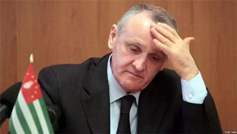 Президент Абхазии Александр Анкваб подал в отставку