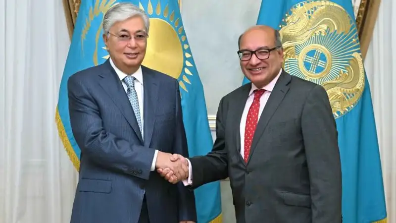 Токаев поблагодарил Суму Чакрабарти