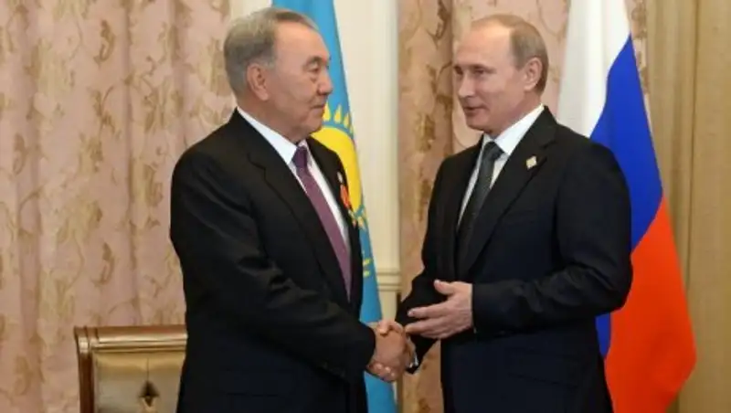 Путин поздравил Назарбаева с днем рождения 