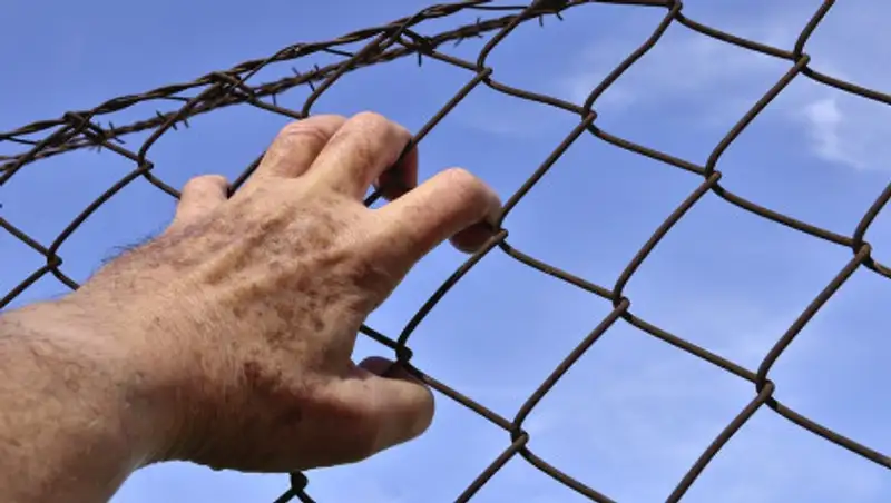 Во Франции сотрудников тюрьмы взяли в заложники