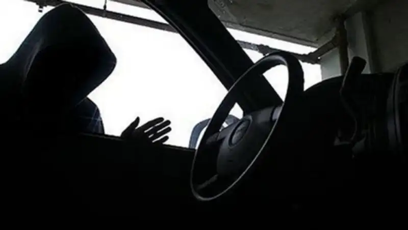 Банду серийных угонщиков автомобилей задержали в Алматы