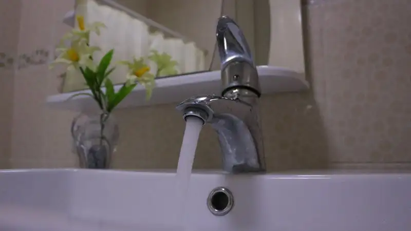 Воду в Медеуском районе Алматы по-прежнему подают по графику