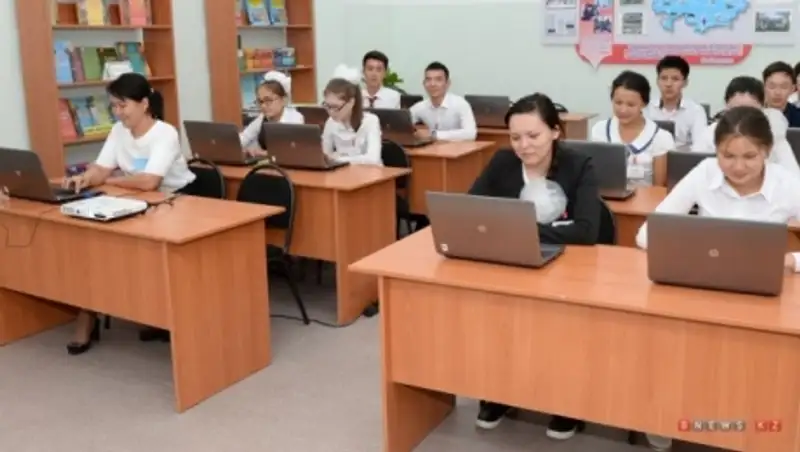 Б.Сапарбаев ознакомился с условиями проживания в новой детской деревне в Кызылорде