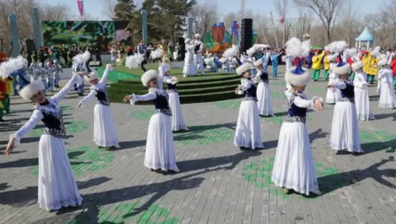 В Караганде масштабные шоу в честь Наурыза прошли на пяти площадях одновременно