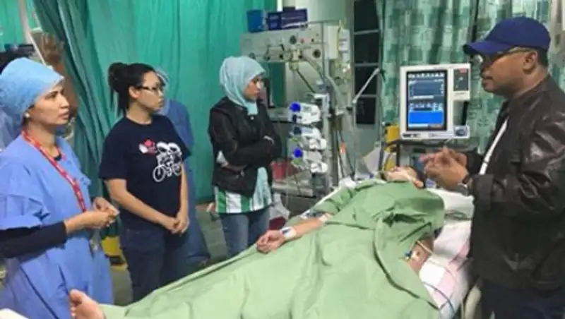 Получивший удар молнии австралийский футболист скончался в больнице